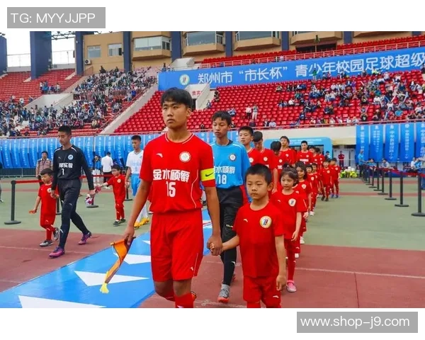 河南建业足球训练营全面升级助力青少年足球梦想实现与技能提升